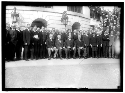 LABOR. LABOR REPS. AT WHITE HOUSE. SEATED- PRESIDENT WILSON; SEC. WILSON; SEC. HOUSTON; SEC. REDFIELD. ROGER BABSON IS STANDING 4TH LEFT OF WILSON; FRANK MORRISON IS EXTREME RIGHT IN 30047, LCCN2016869748