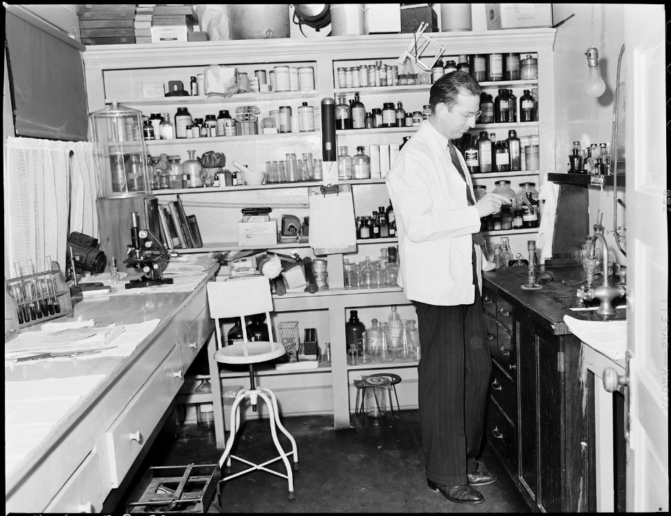 Laboratory in company owned hospital. Inland Steel Company, Wheelwright ^1 & 2 Mines, Wheelwright, Floyd County... - NARA - 541469