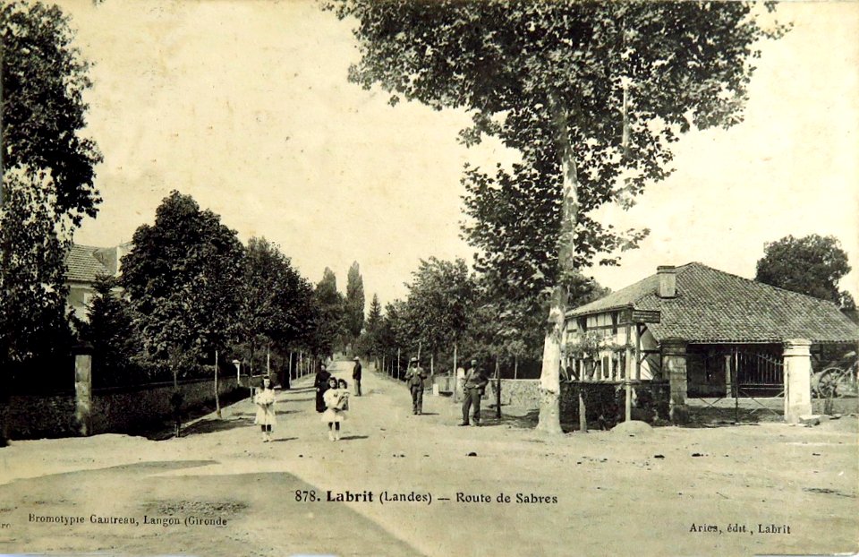 Labrit - Route de Sabres
