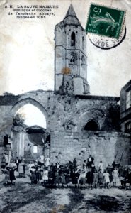 La Sauve - Abbaye - portique et clocher 2