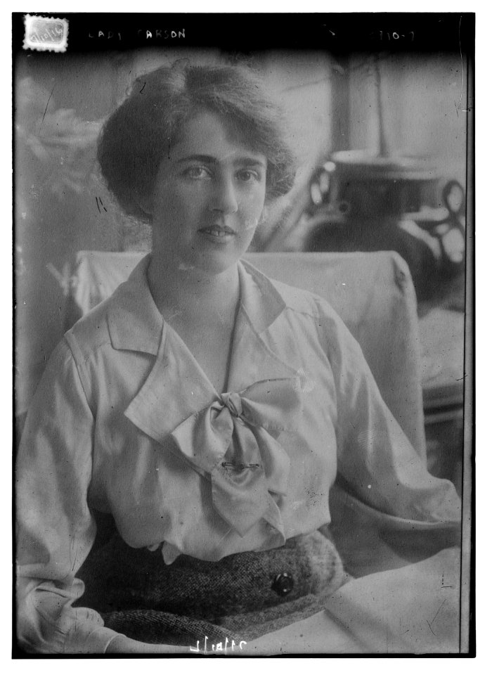 Lady Carson LCCN2014702141