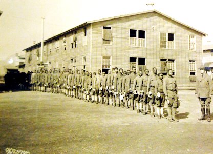 Labor Battalion lined up for mess, Fort Jay, Governor's Island New York, WWI (33094591805)