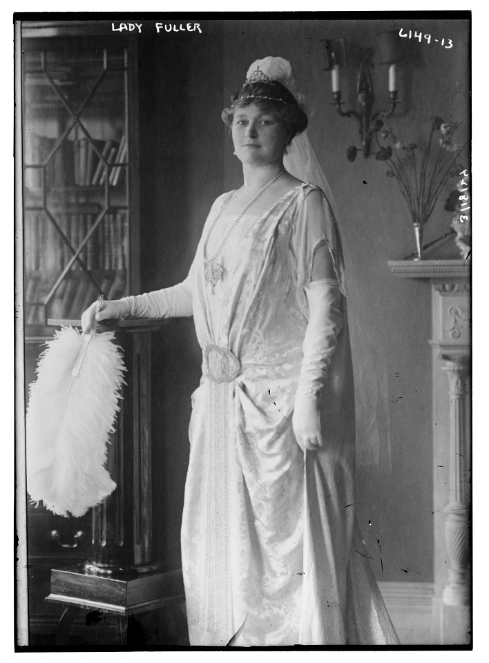 Lady Fuller LCCN2014716976