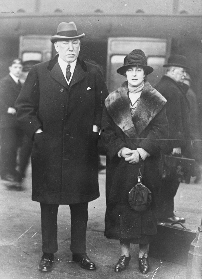 Lady et sir James Craig 1924