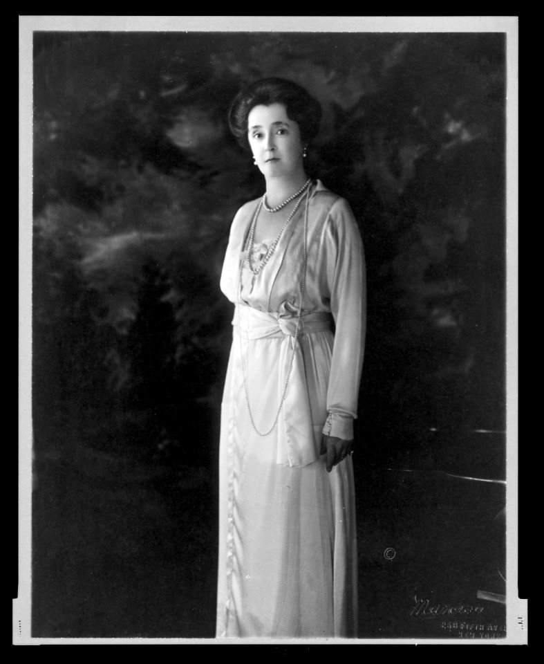 Lady Lucy Duff-Gordon, full-length portrait, standing, facing slightly left) - Marceau LCCN2005691121