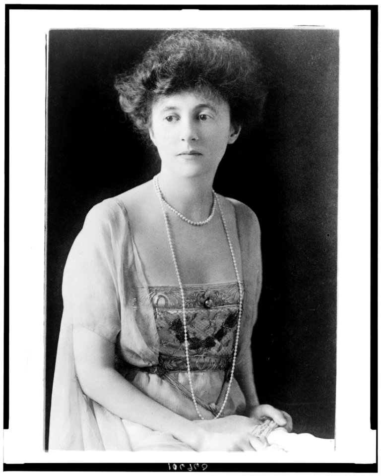 Lady Swathling, half-length portrait, seated, facing slightly left LCCN92522660