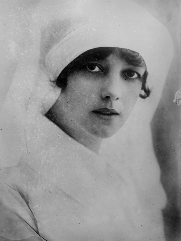 Lady Victor Paget LCCN2014703781 (cropped)