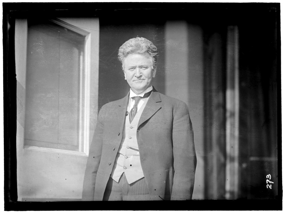 LAFOLLETTE, ROBERT M. REP. FROM WISCONSIN 1885-1891; GOVERNOR, 1901-1906; SENATOR, 1906-1925 LCCN2016863281