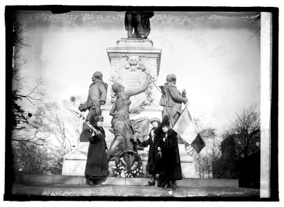 Lafayette Statue, 1-7-22 LCCN2016845927