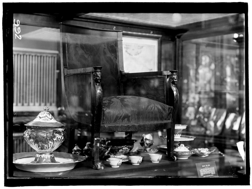 LAFAYETTE, MARQUIS DE. HIS ARMCHAIR, IN SMITHSONIAN LCCN2016863614