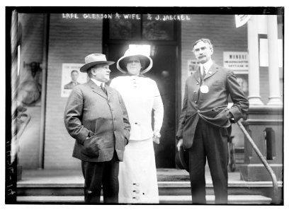 Lafe Gleason & wife & J. Jaeckel LCCN2014690931