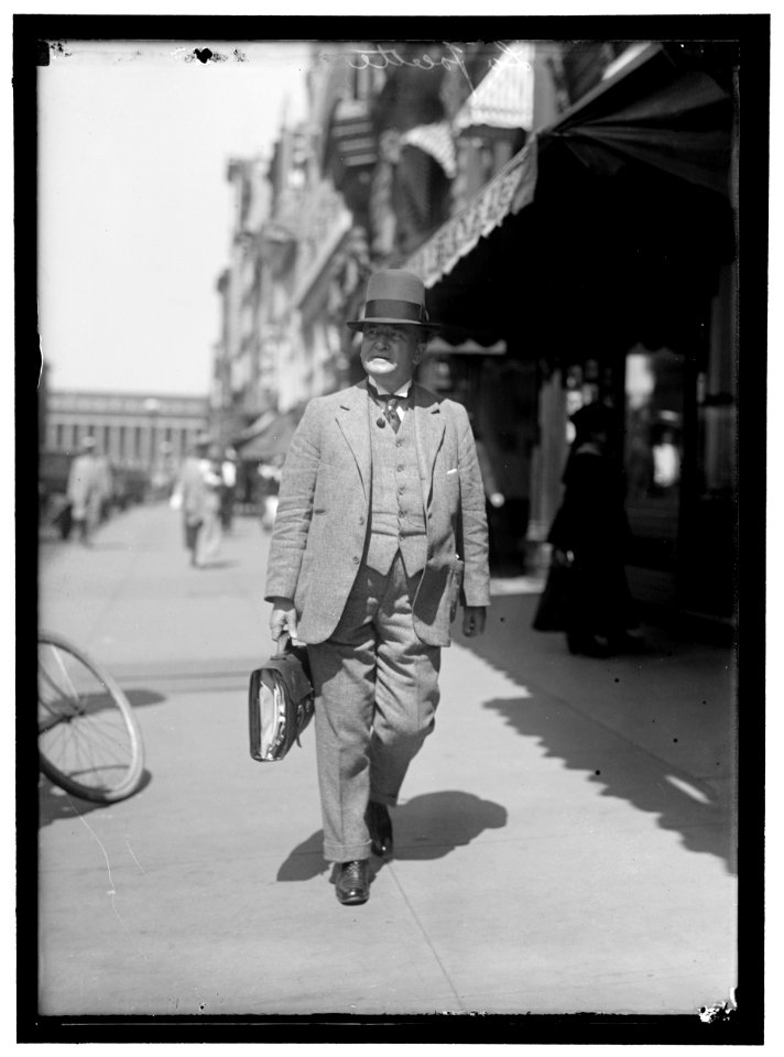 LAFOLLETTE, ROBERT M., REP. FROM WISCONSIN 1885-1891; GOVERNOR, 1901-1906; SENATOR, 1906-1925 LCCN2016867363