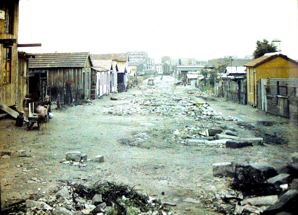 La Zone 18e arrond de Paris autochrome collection Albert Kahn museum