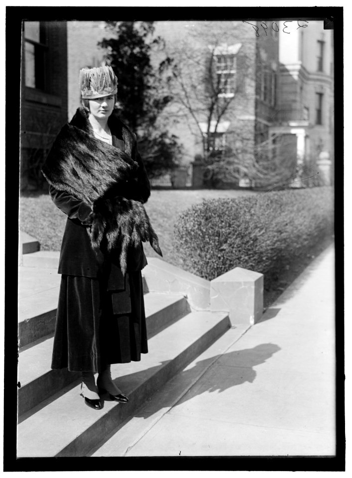 LAGREZE, COUNTESS DE LCCN2016868942