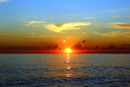 Sun twilight sea photo