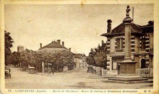 Labouheyre - Route de Bordeaux - Monument Brémontier