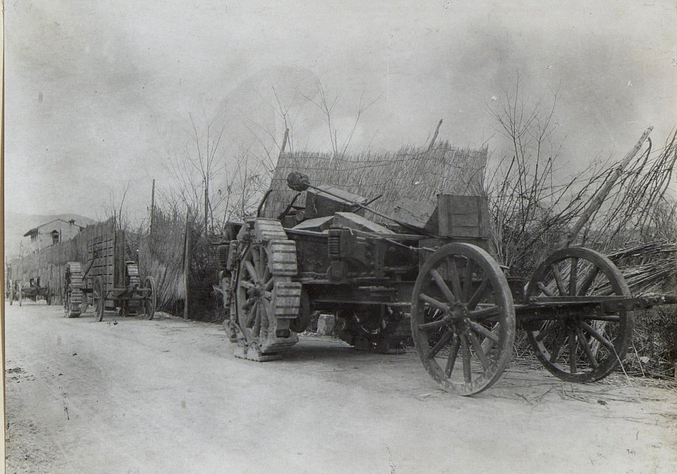Lafette mit 28cm Mörser. Aufgenommen an der Strasse beim Isonzo-Görz. (BildID 15664292)