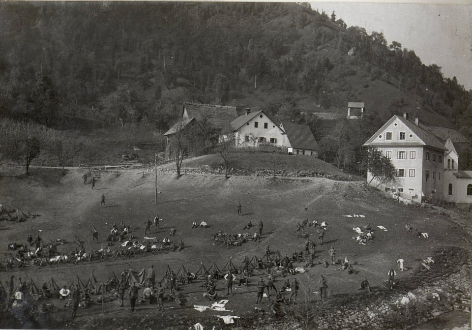 Lagernde Infanterie a.d.Isonzofront.20.9.17. (BildID 15605718)
