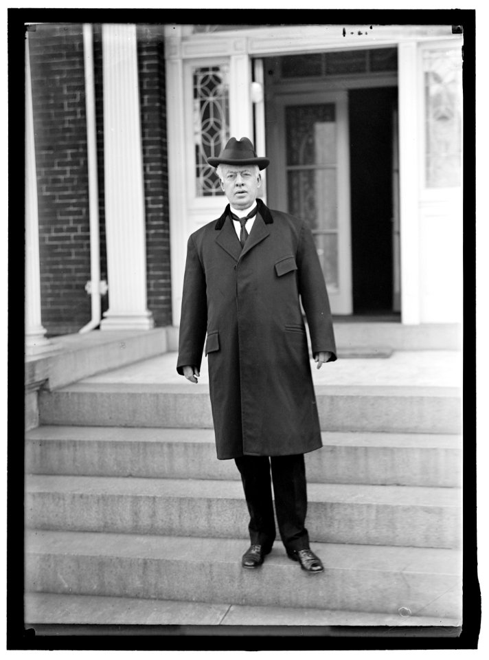 LAMAR, JOSEPH RUCKER. ASSOCIATE JUSTICE, U.S. SUPREME COURT, 1911-1916 LCCN2016865205