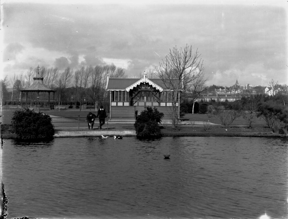 Lake & Shelter, Victoria Park, Cardiff (4641337)