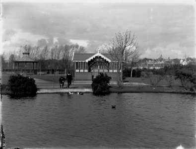 Lake & Shelter, Victoria Park, Cardiff (4641337) photo