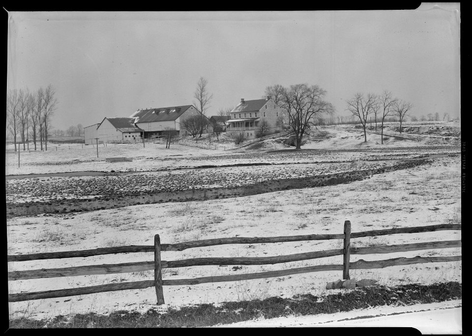 Lancaster, Pennsylvania - Housing. Adjoining farms on side road near Petersburg - NARA - 518470