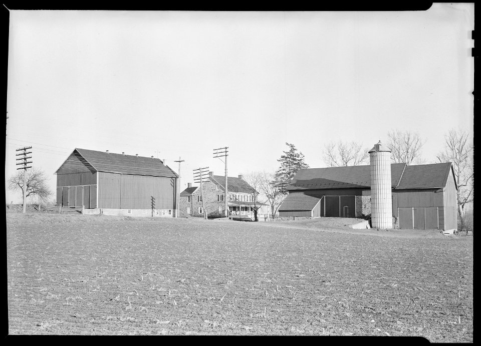 Lancaster, Pennsylvania - Housing. Better class farm on Harrisburg Pike showing barn and tobacco shed - NARA - 518460