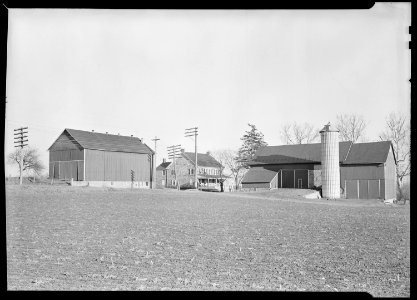 Lancaster, Pennsylvania - Housing. Better class farm on Harrisburg Pike showing barn and tobacco shed - NARA - 518460