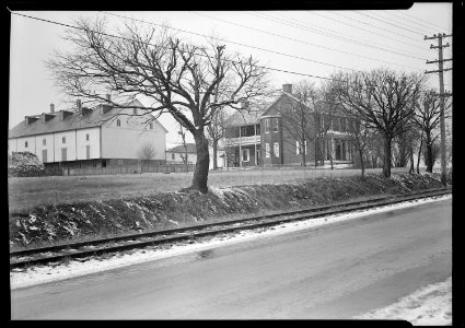 Lancaster, Pennsylvania - Housing. Farm on Lititz Pike - four miles from Lancaster - NARA - 518472