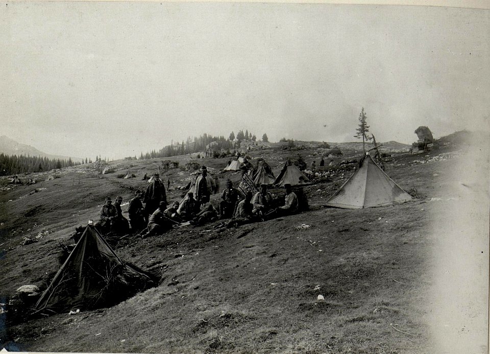 Lager am Malga FIARA. Aufgenommen am 8. Juni 1916. (BildID 15534427)