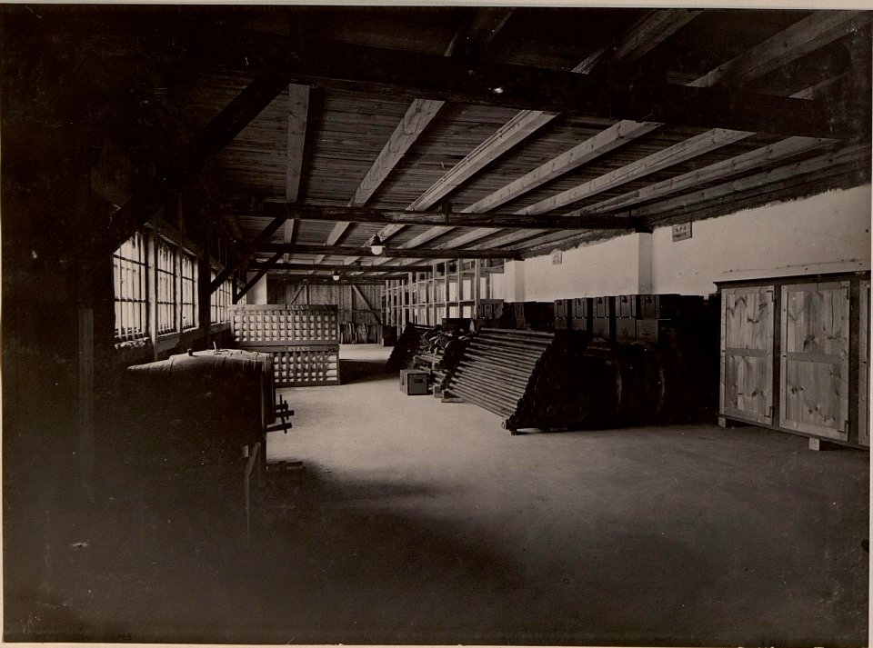 Lagerraum der E.U.A. 2-10 in Ober FELLACH. Aufgenommen am 8. Juli 1916. (BildID 15477485)