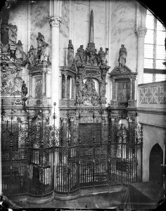 Marburg Lutherische Pfarrkirche Innen Landgrafengräber Ludwig Bickell vor 1877