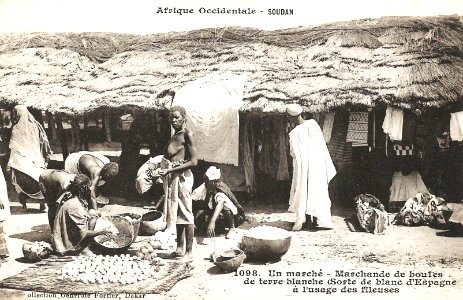 Marchande de boules de terre blanche à l'usage des fileuses (AOF)