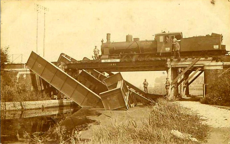 Marchiennes - Ligne Somain - Halluin, reconstruction d'un pont de chemin de fer par les Allemands