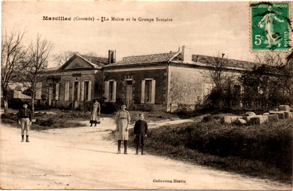 Marcillac - Mairie et groupe scolaire