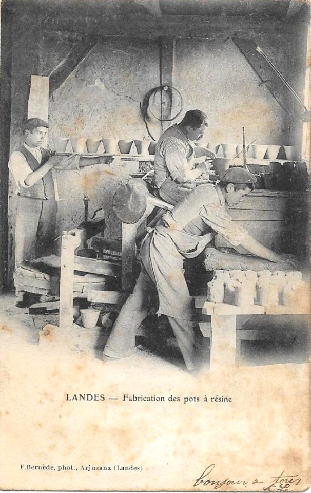 Landes - Fabrication des pots à résine