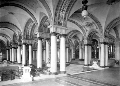 Landesgewerbemuseum Stuttgart, Vorhalle