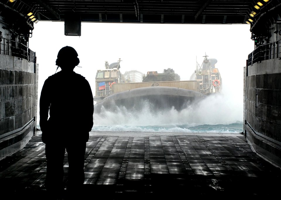 Landing craft approaches USS Green Bay 121123-N-BB534-392