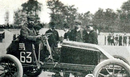 Marcel Renault au départ de Paris-Madrid 1903