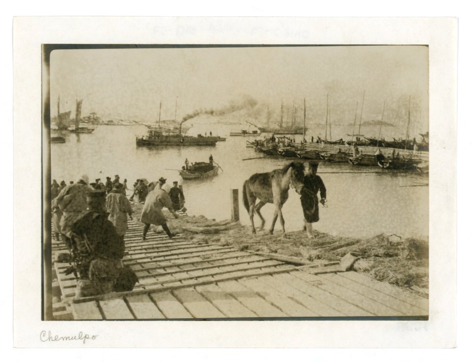 Landing pack ponies at Chemulpo for advance on Seoul LCCN2001695600