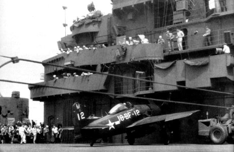 Landing mishap of F8F-1 of VBF-18 on USS Leyte (CV-32) in 1946