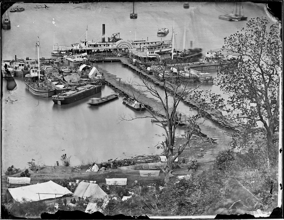 Landing supplies on James River - NARA - 524836