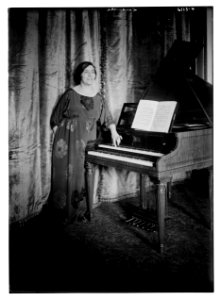 Landowska LCCN2014716775