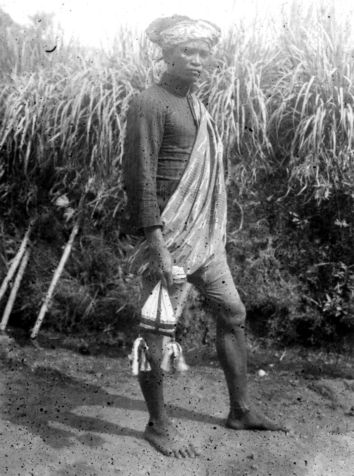Maradika (adelsman) Malolo. Sulawesi. Indonesien - SMVK - 010797