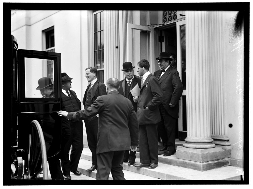 LANE, FRANKLIN K. INTERSTATE COM. COMMR., 1905-1913. SEC. OF INTERIOR, 1913- 1920.WITH PAPER IN HAND, IN CROWD OF NEWSMEN LCCN2016865405