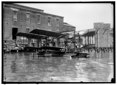 LANGLEY, SAMUEL PIERPONT. SECRETARY, SMITHSONIAN INSTITUTE. EXPERIMENTAL TANDEM BIPLANE ON POTOMAC EMBODYING LANGLEY PRINCIPLES LCCN2016865550