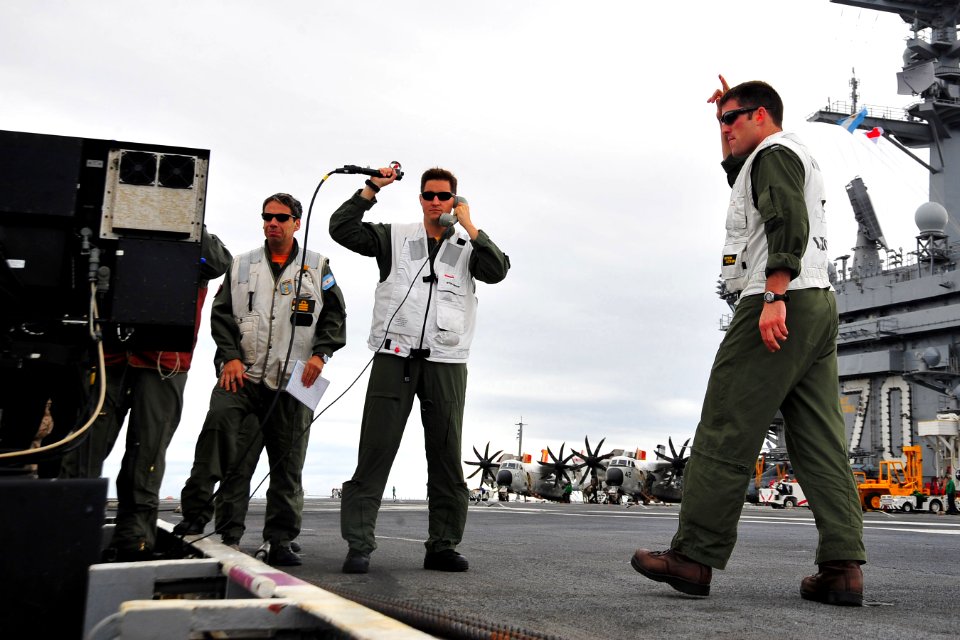 Landing Signal Officers aboard USS Carl Vinson (CVN-70) on 10 March 2010 (100310-N-2953W-808)
