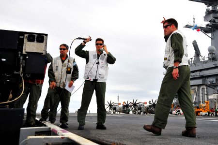Landing Signal Officers aboard USS Carl Vinson (CVN-70) on 10 March 2010 (100310-N-2953W-808)