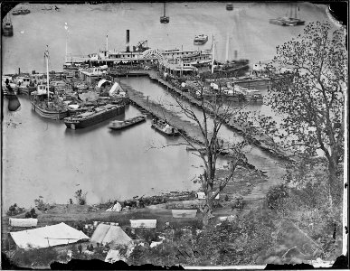 Landing supplies on James River - NARA - 524836 photo