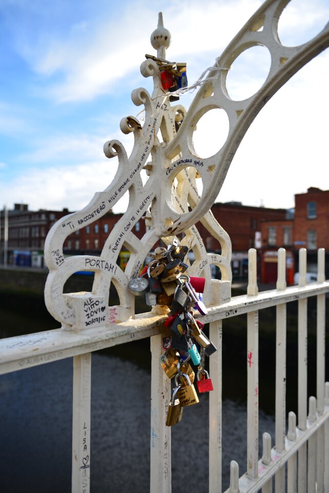 Lock locking landscape
